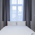 New Black & White - 2Bdr Apartment With Balcony