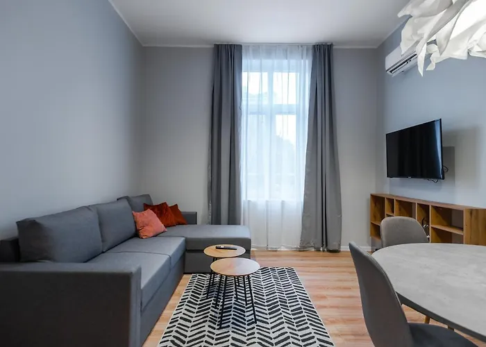 New Black & White - 2Bdr Apartment With Balcony